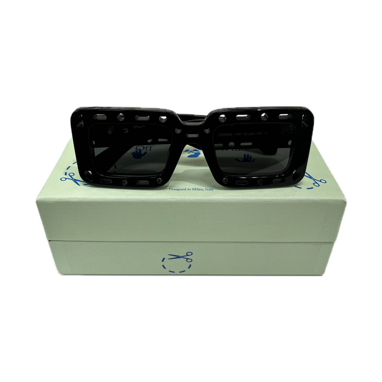 Off-White Atlantic Cut-Out Detail Square Frame Sunglasses Black